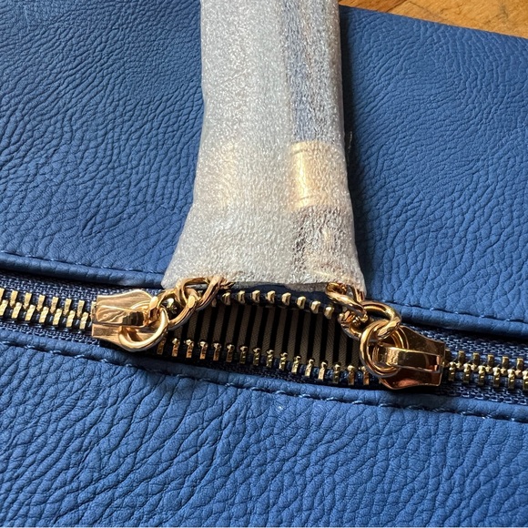 NWT Deluxity Lightweight Medium Crossbody Bag with Tassel in Bright Blue - Picture 10 of 11